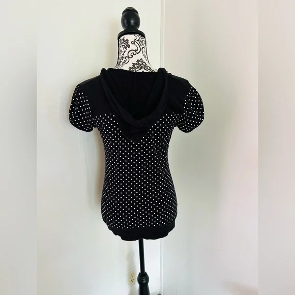 Energie Women’s Black & White Polka Dot Drawstring V-Neck Hooded T-Shirt - Picture 3 of 8